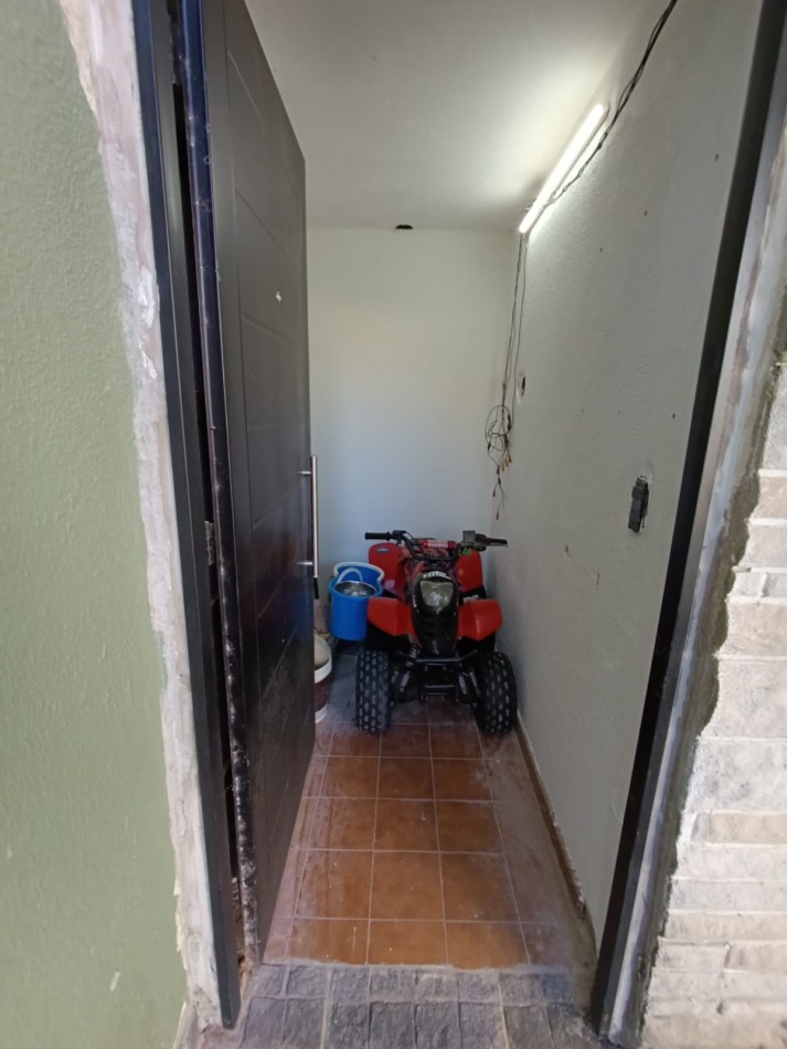 CASA CON PILETA Y PARQUE 