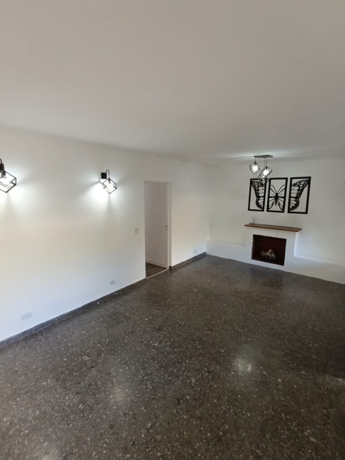 CASA CON PILETA Y PARQUE 