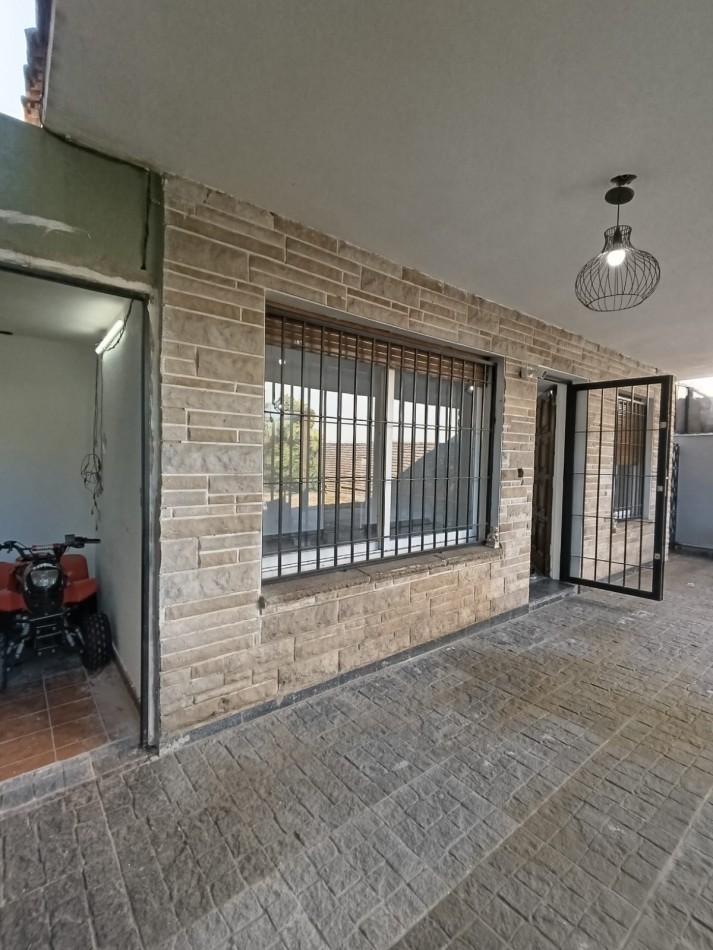 CASA CON PILETA Y PARQUE 