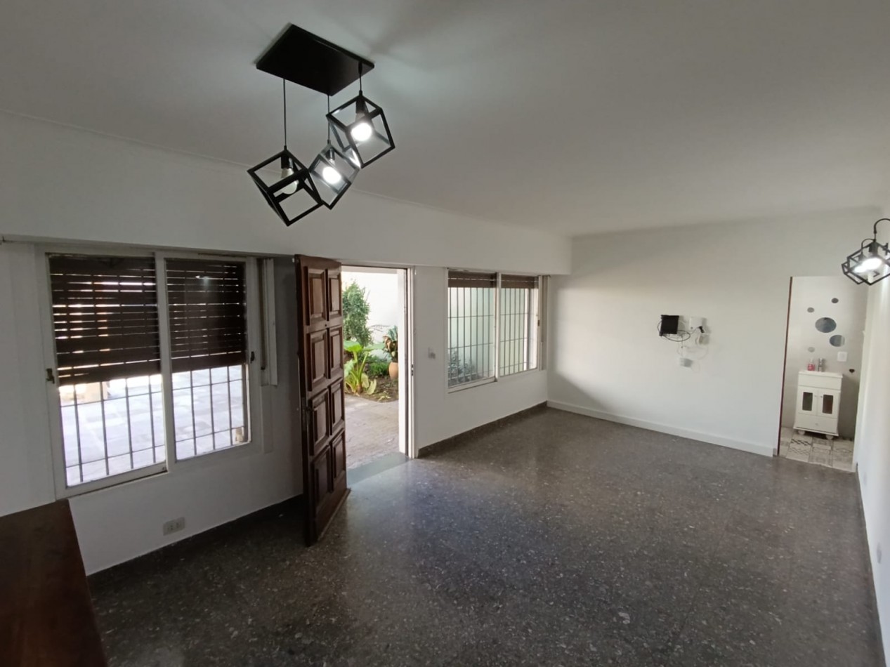 CASA CON PILETA Y PARQUE 