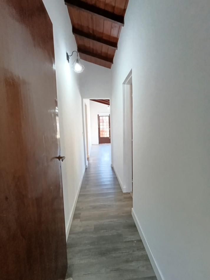 CASA CON PILETA Y PARQUE 