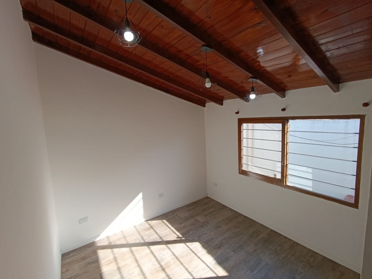 CASA CON PILETA Y PARQUE 