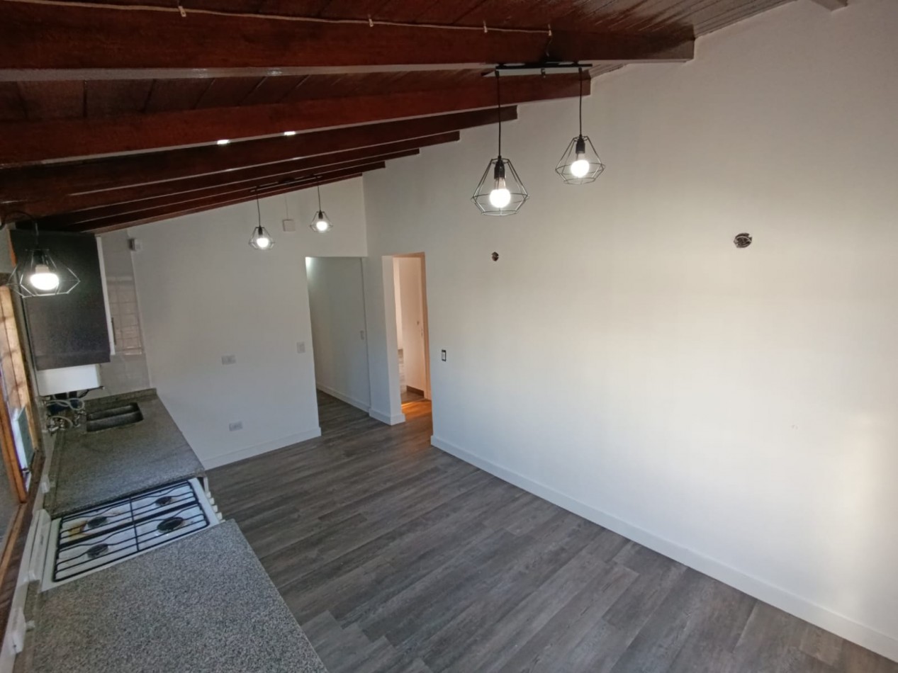 CASA CON PILETA Y PARQUE 