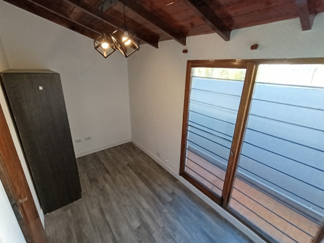 CASA CON PILETA Y PARQUE 