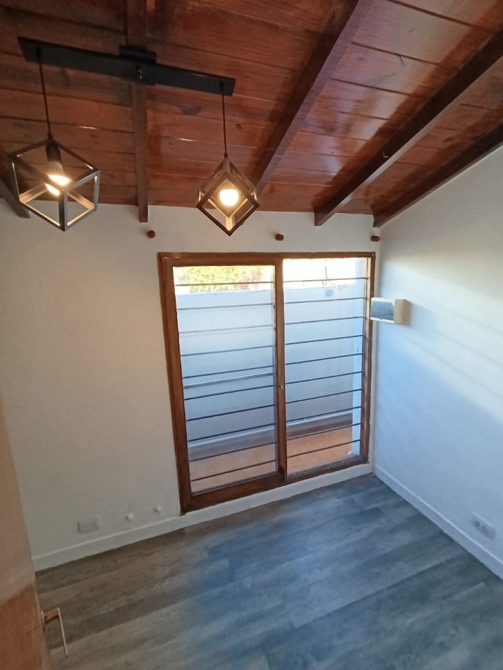 CASA CON PILETA Y PARQUE 