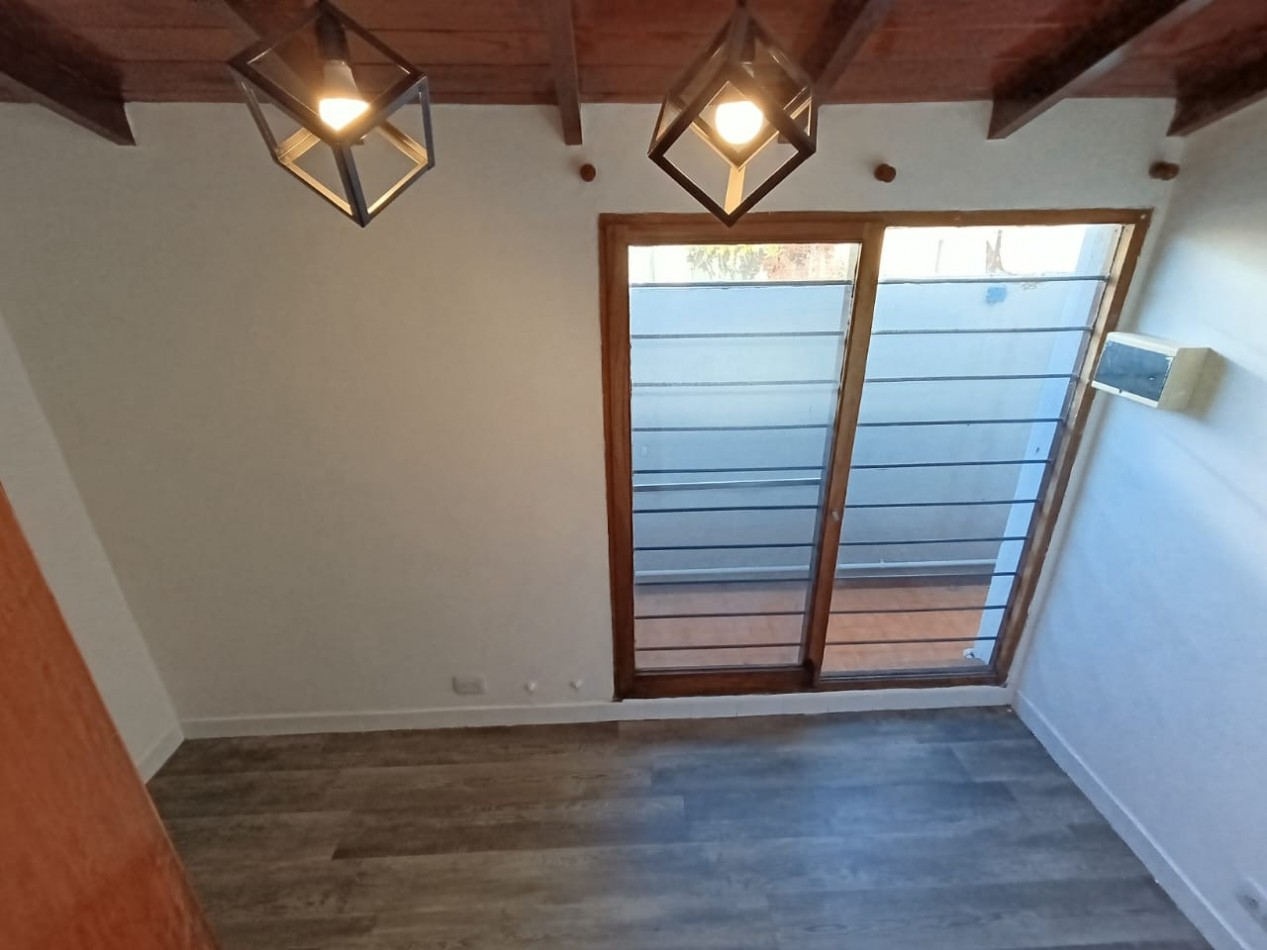 CASA CON PILETA Y PARQUE 
