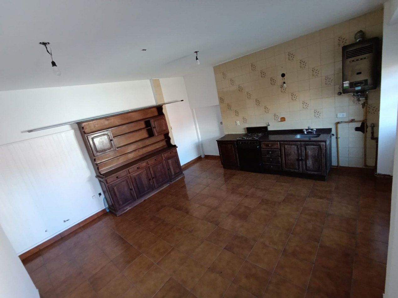 CASA CON PILETA Y PARQUE 