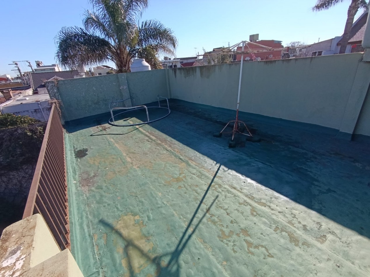 CASA CON PILETA Y PARQUE 