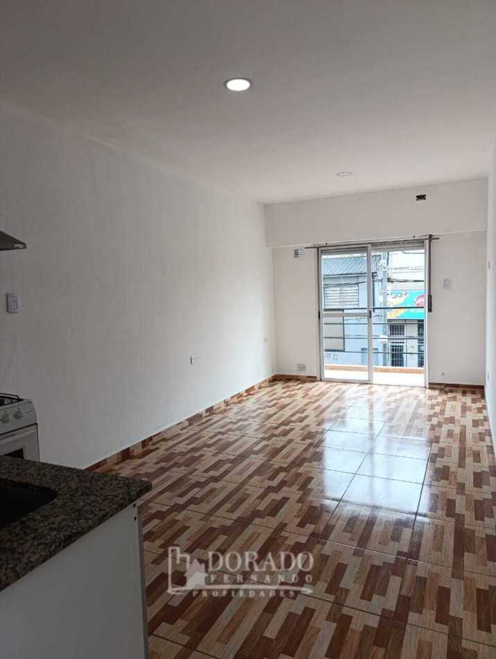 MONOAMBIENTE CON BALCON