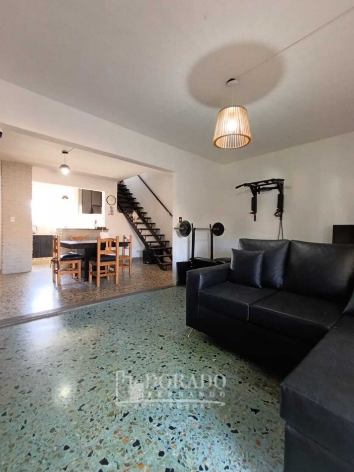Exclusivo PH de 188 m² totales con terraza y balcon a la calle