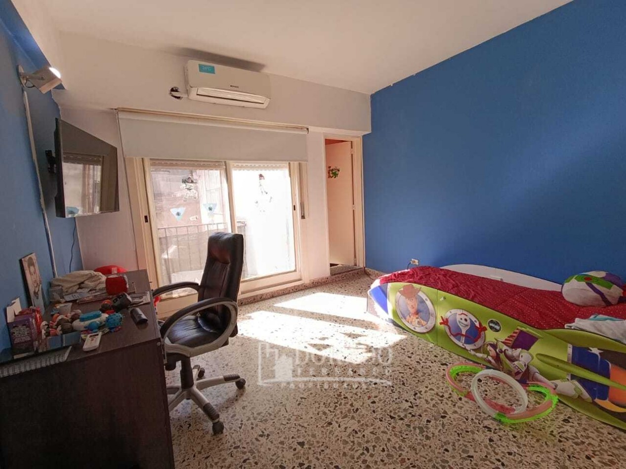 Exclusivo PH de 188 m² totales con terraza y balcon a la calle