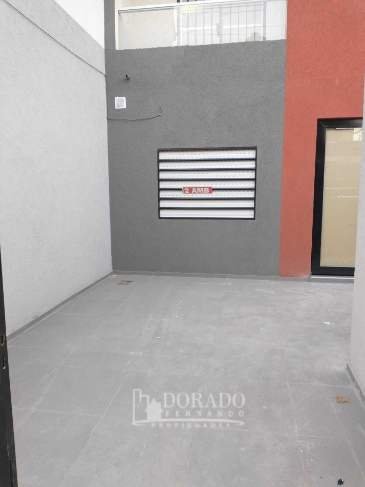 2 AMBIENTES PB CON COCHERA Y PATIO CON PARRILLA