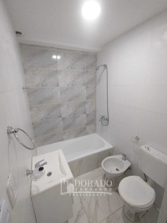 2 AMBIENTES PB CON COCHERA Y PATIO CON PARRILLA