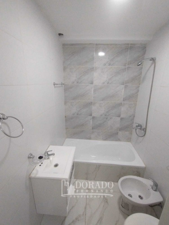 2 AMBIENTES PB CON COCHERA Y PATIO CON PARRILLA