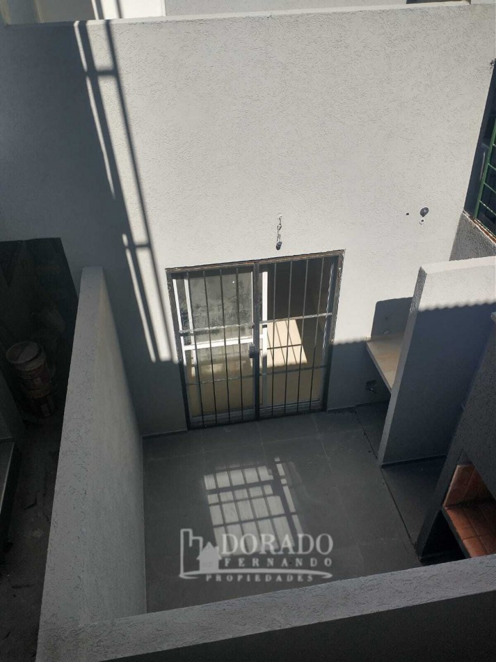 2 AMBIENTES PB CON COCHERA Y PATIO CON PARRILLA