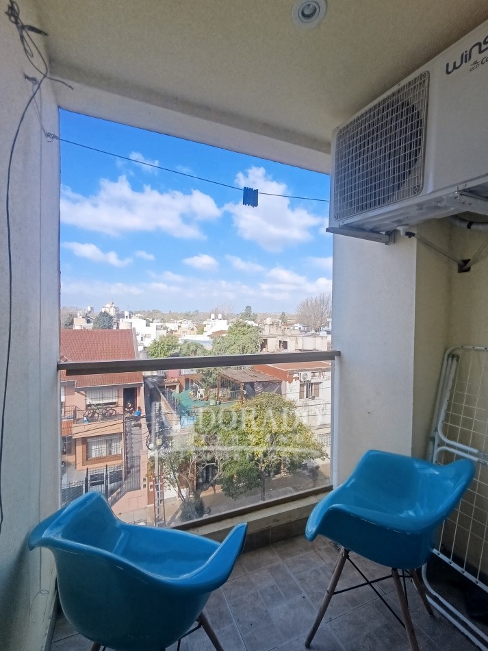 2 Ambientes al frente con Balcon