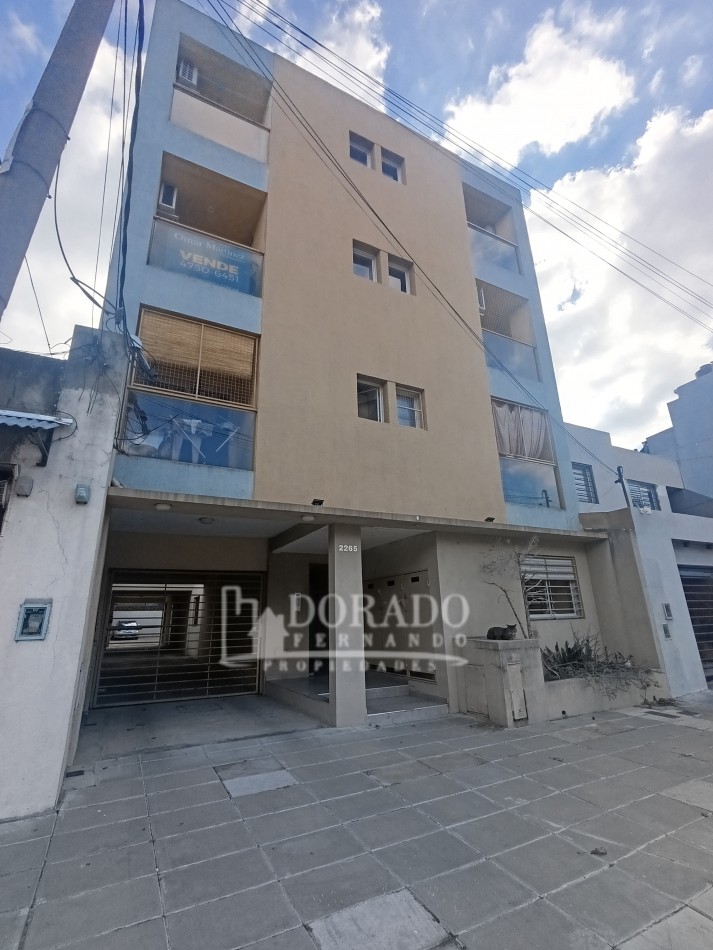 2 Ambientes al frente con Balcon