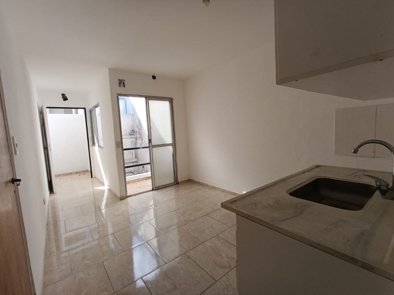 2 AMBIENTES EN PRIMER PISO 