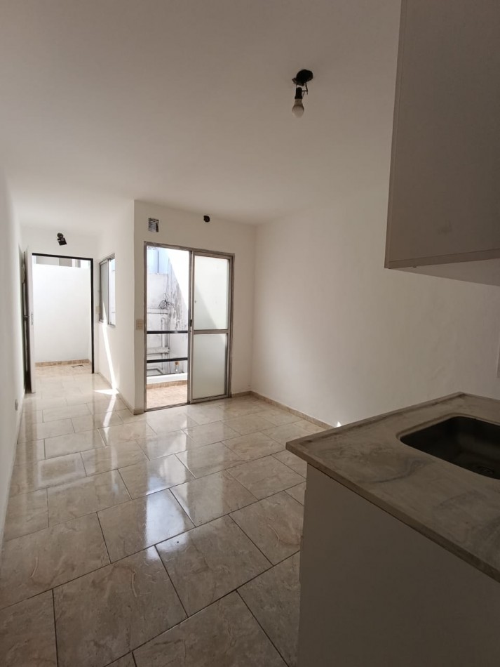 2 AMBIENTES EN PRIMER PISO 