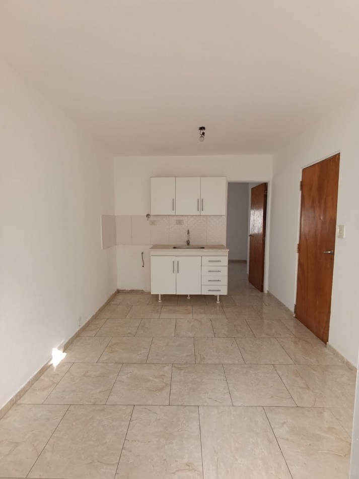 2 AMBIENTES EN PRIMER PISO 