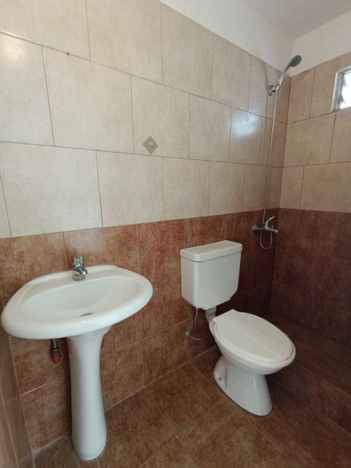 2 AMBIENTES EN PRIMER PISO 