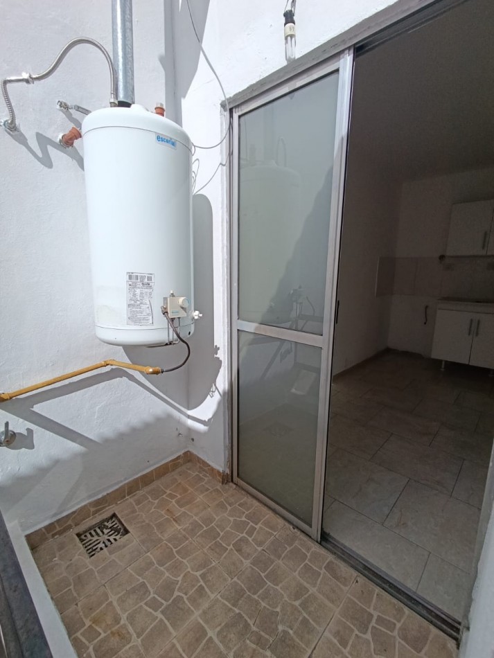 2 AMBIENTES EN PRIMER PISO 