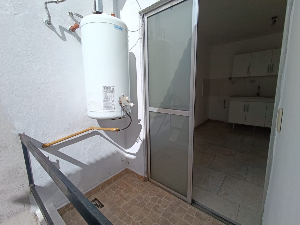 2 AMBIENTES EN PRIMER PISO 