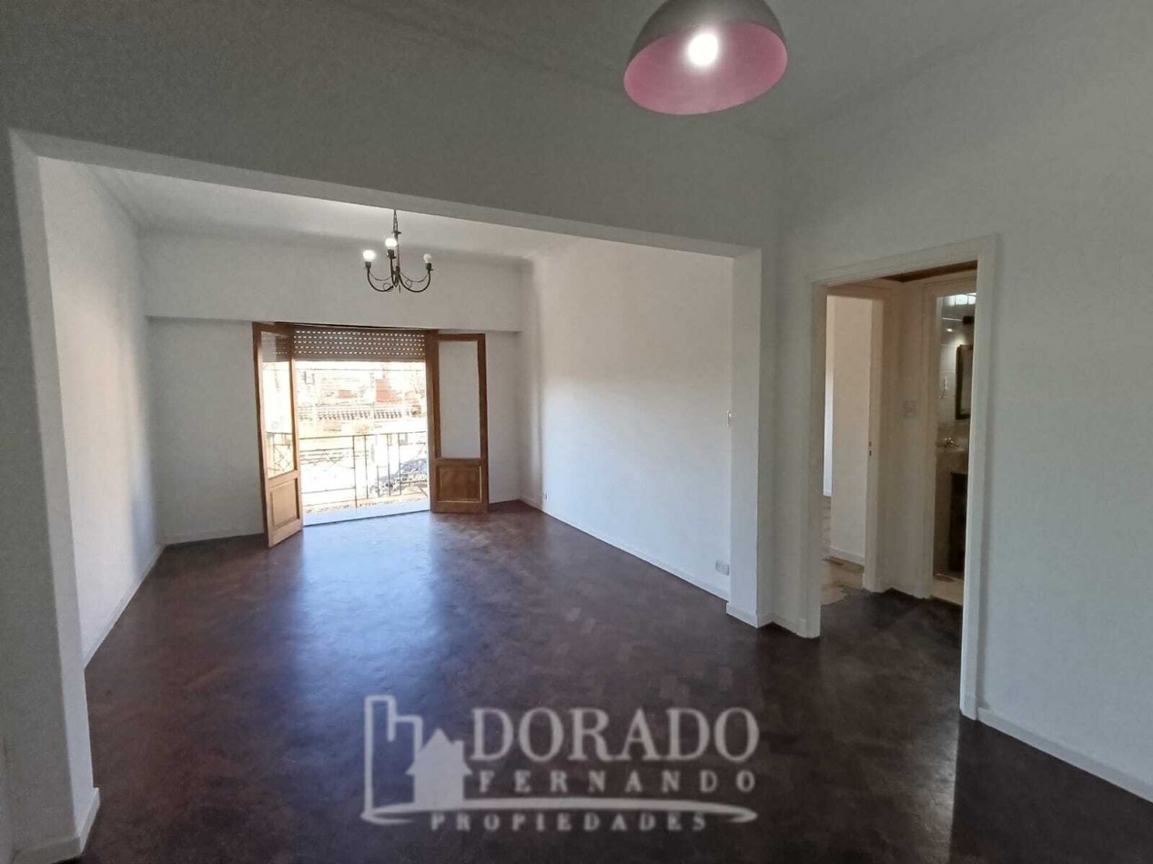 3 AMBIENTES AL FRENTE CON BALCON