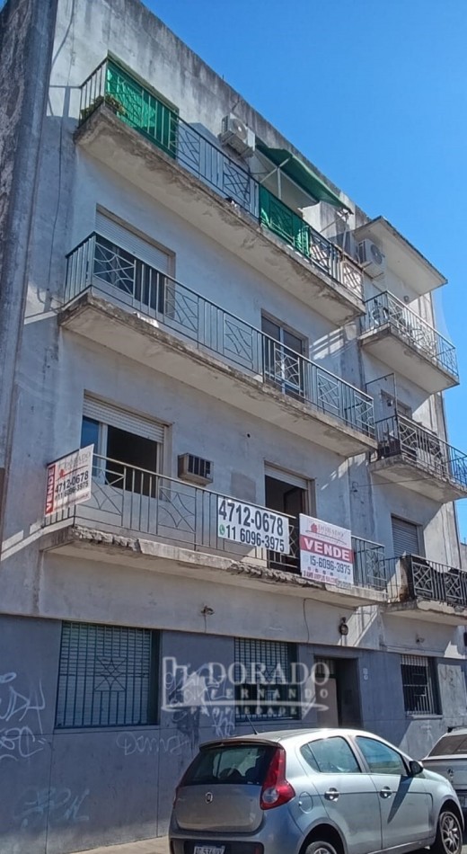 3 AMBIENTES AL FRENTE CON BALCON