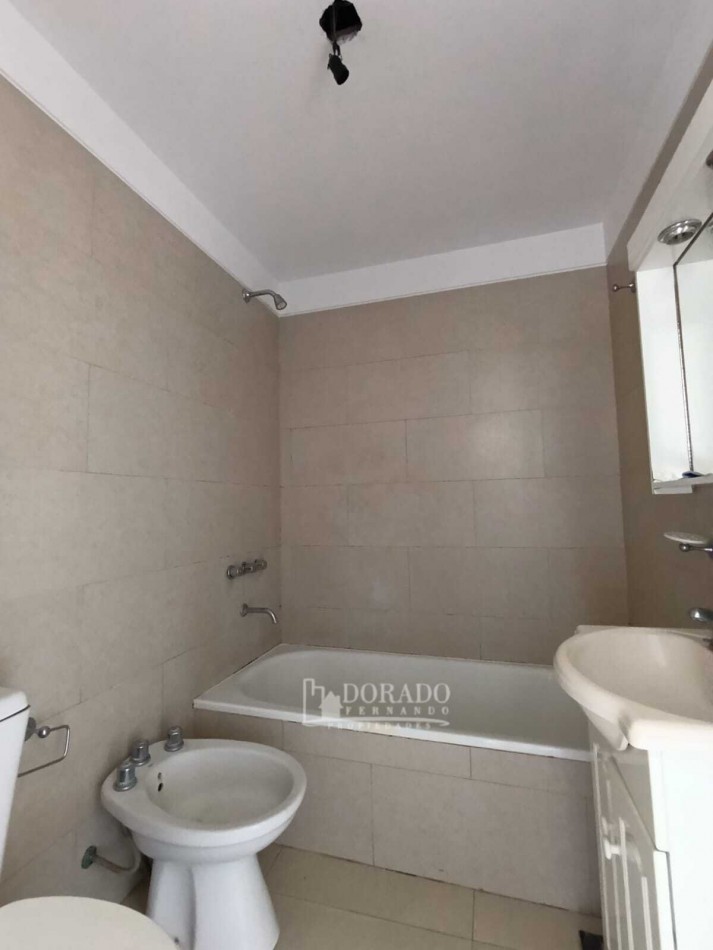 3 AMBIENTES AL FRENTE CON BALCON