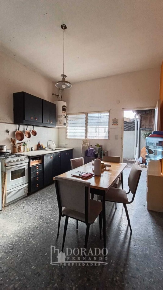 CASA 4 AMBIENTES + DPTO 2 AMBIENTES - LOTE 230 Mts²