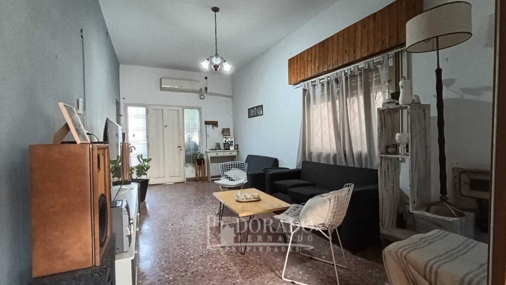 CASA 4 AMBIENTES + DPTO 2 AMBIENTES - LOTE 230 Mts²