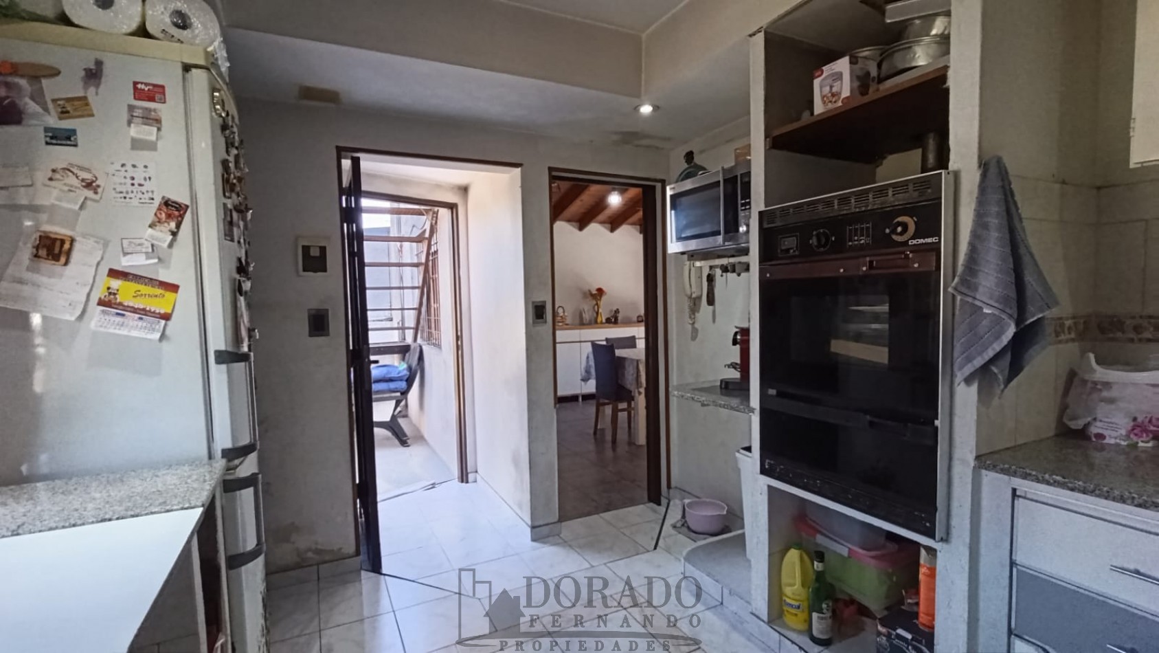 IMPORTANTE PROPIEDAD GALPON + 3 CASAS