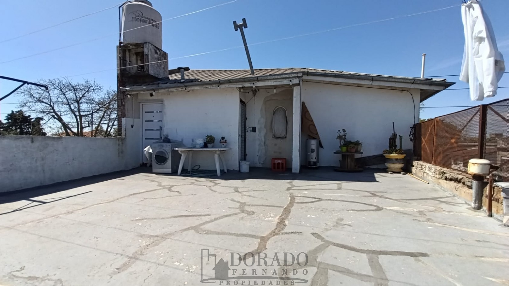 IMPORTANTE PROPIEDAD GALPON + 3 CASAS