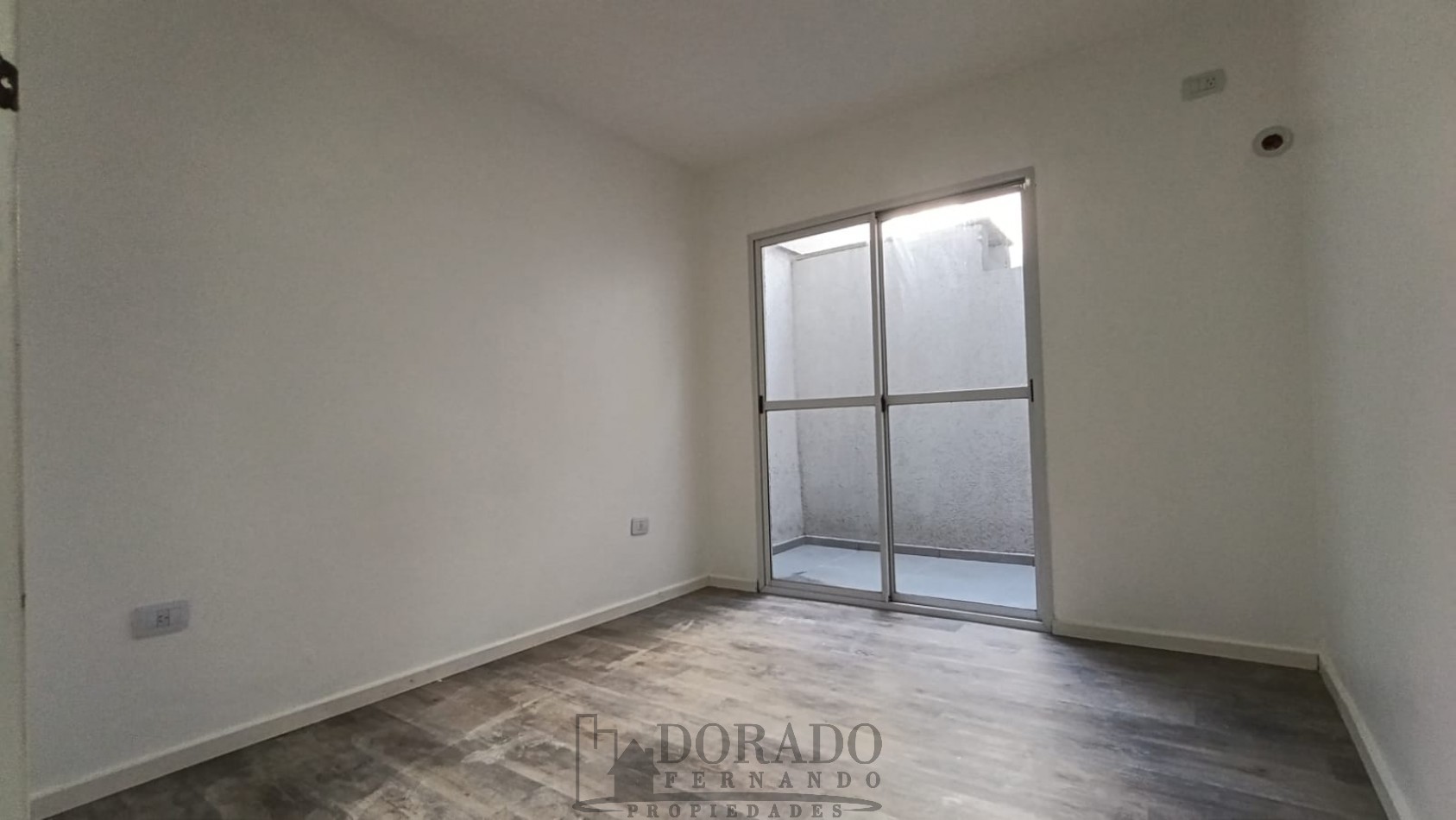 2 Ambientes Planta Baja con Gran Patio y Parrilla