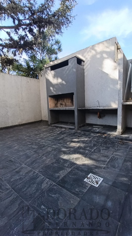 2 Ambientes Planta Baja con Gran Patio y Parrilla