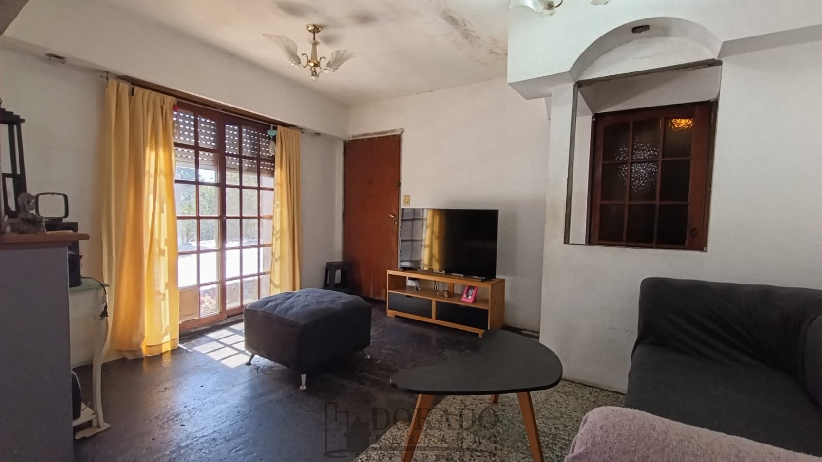IMPORTANTE PROPIEDAD GALPON + 3 CASAS