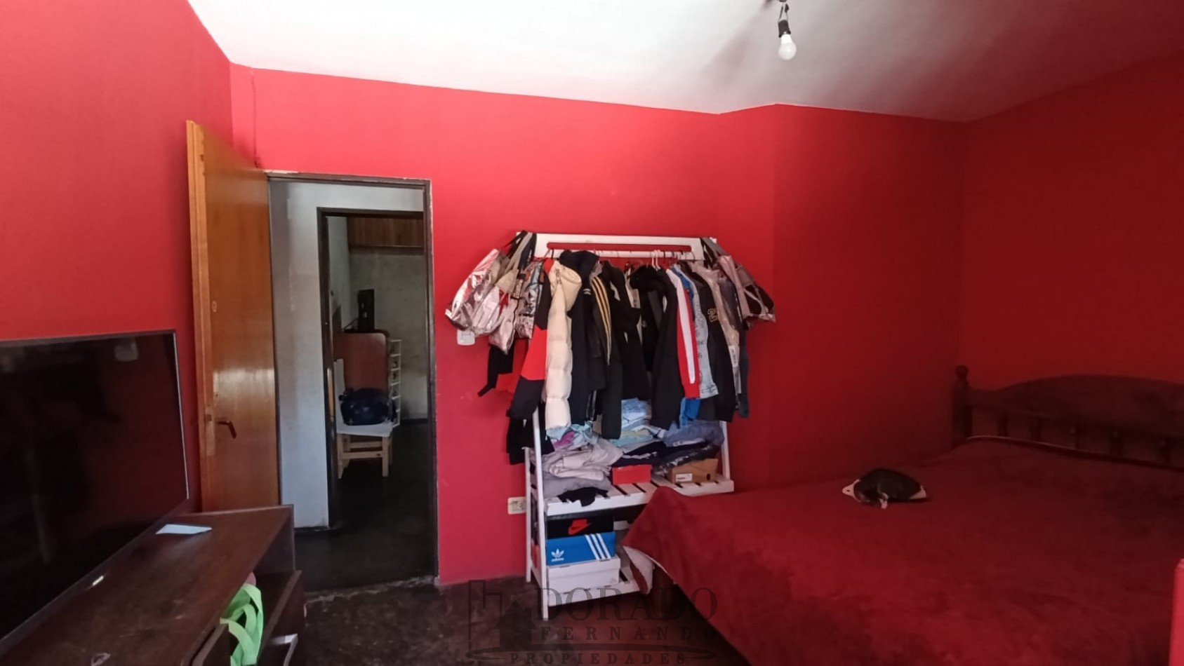 IMPORTANTE PROPIEDAD GALPON + 3 CASAS