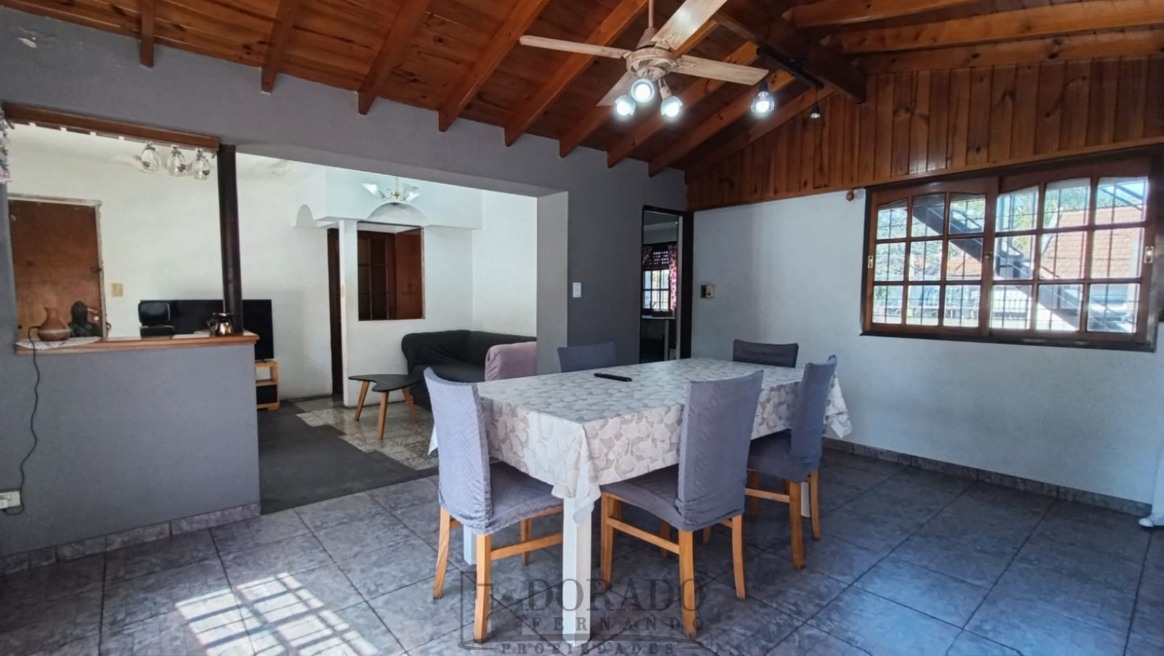 IMPORTANTE PROPIEDAD GALPON + 3 CASAS