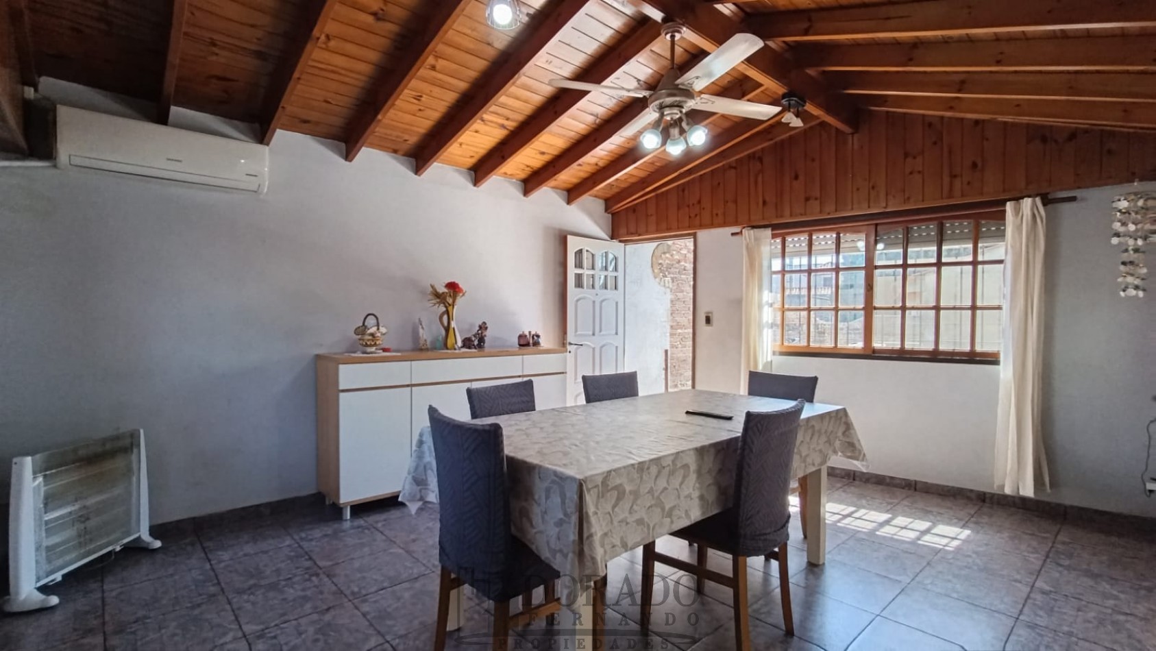 IMPORTANTE PROPIEDAD GALPON + 3 CASAS