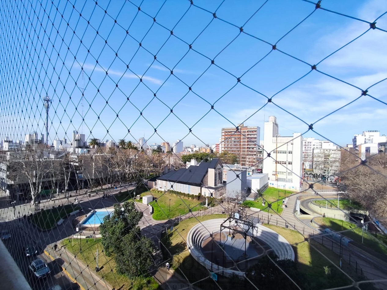 HERMOSO SEMIPISO 3 AMBIENTES FRENTE A PLAZA SAN MARTIN