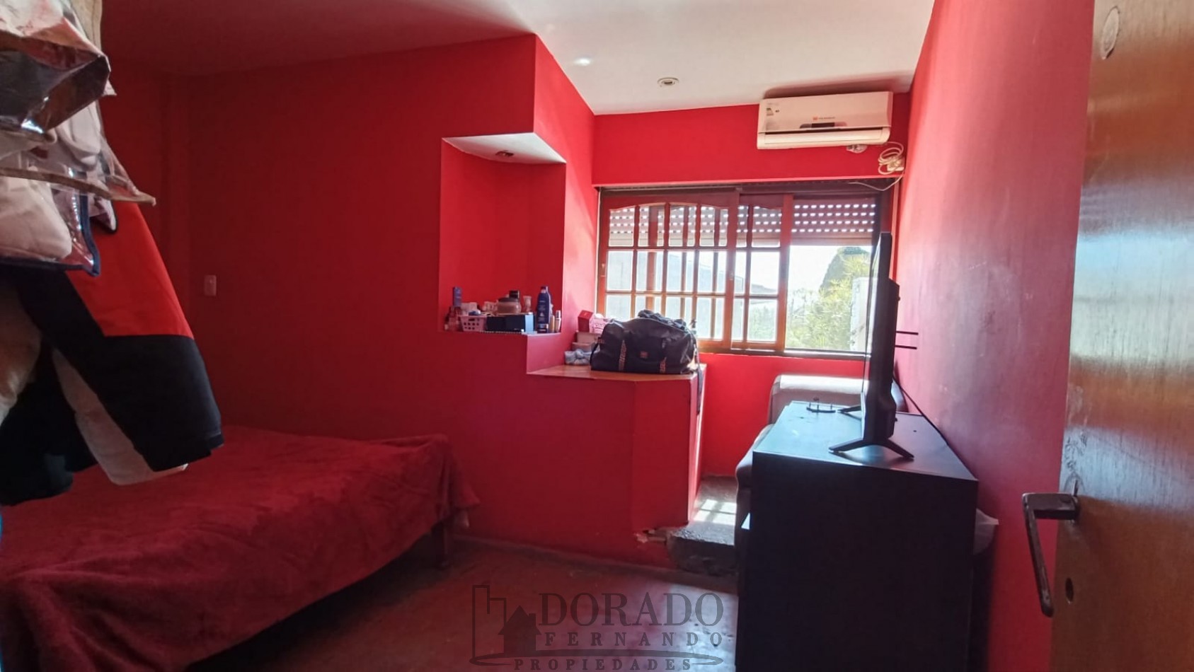 IMPORTANTE PROPIEDAD GALPON + 3 CASAS