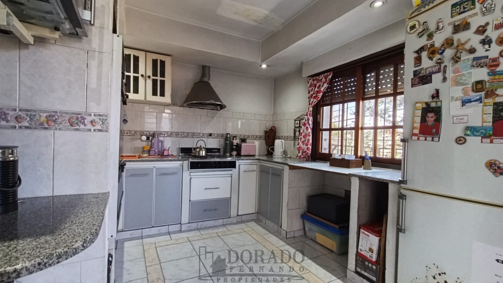 IMPORTANTE PROPIEDAD GALPON + 3 CASAS