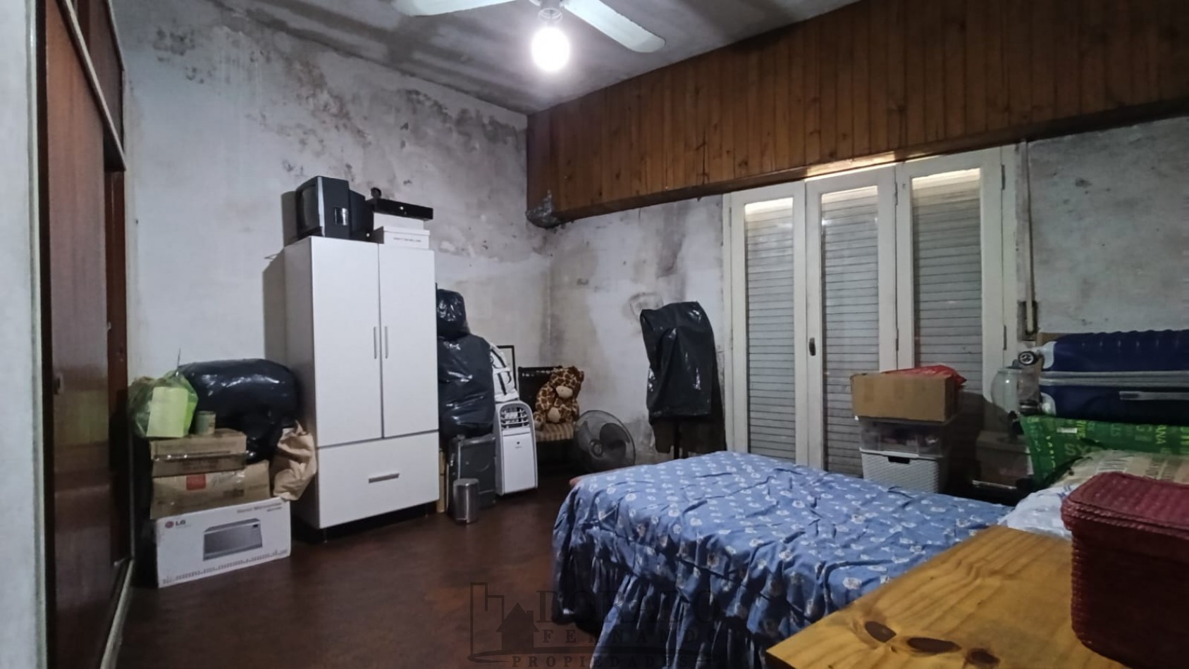 IMPORTANTE PROPIEDAD GALPON + 3 CASAS