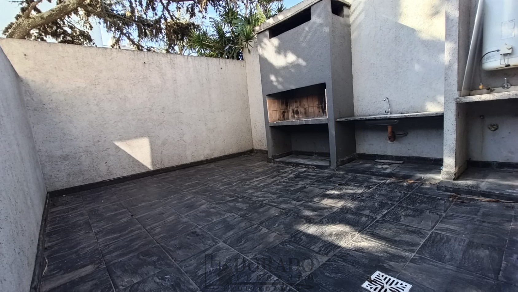 2 Ambientes Planta Baja con Gran Patio y Parrilla