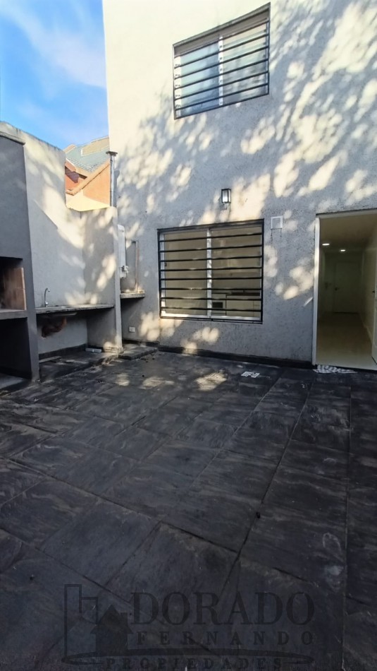 2 Ambientes Planta Baja con Gran Patio y Parrilla