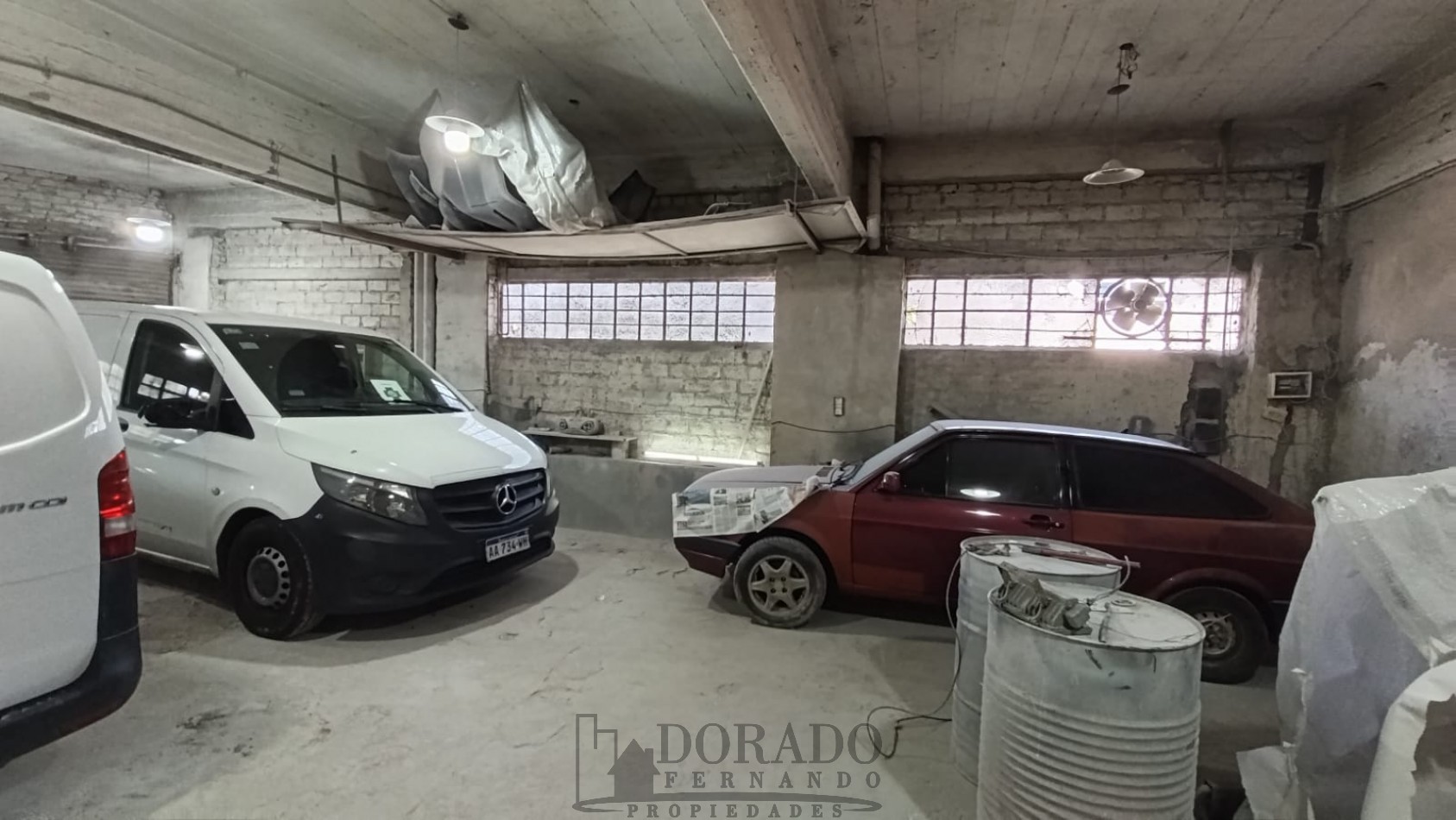 IMPORTANTE PROPIEDAD GALPON + 3 CASAS