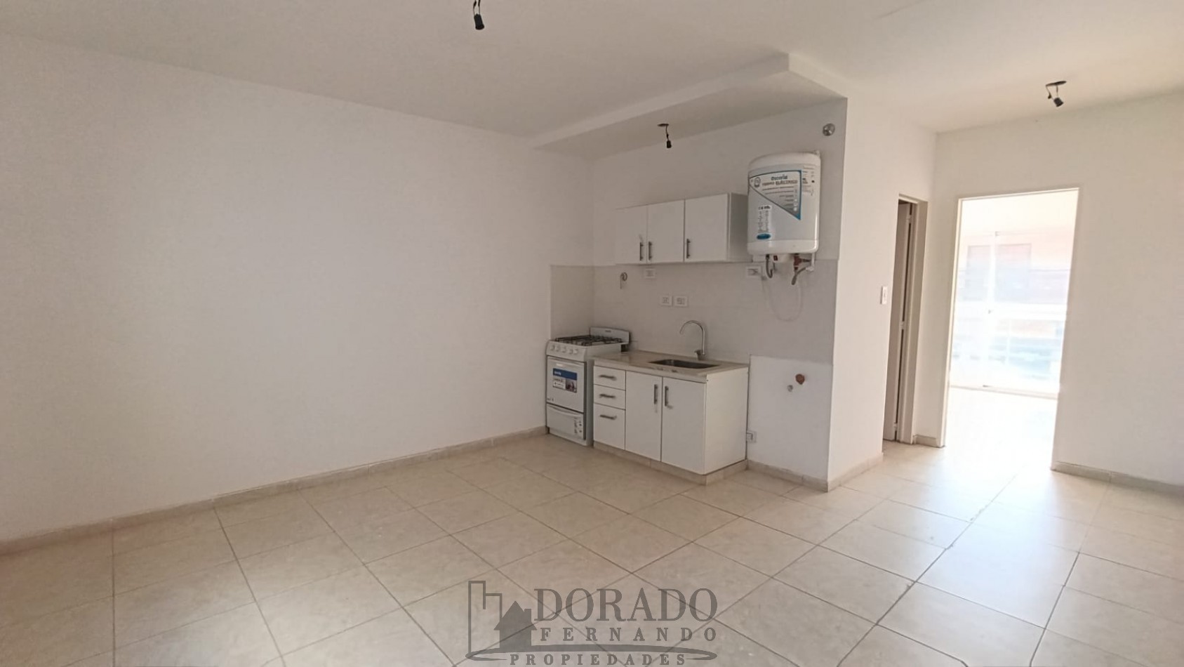 2 AMBIENTES AL FRENTE 1° y 2° PISO POR ESCALERA