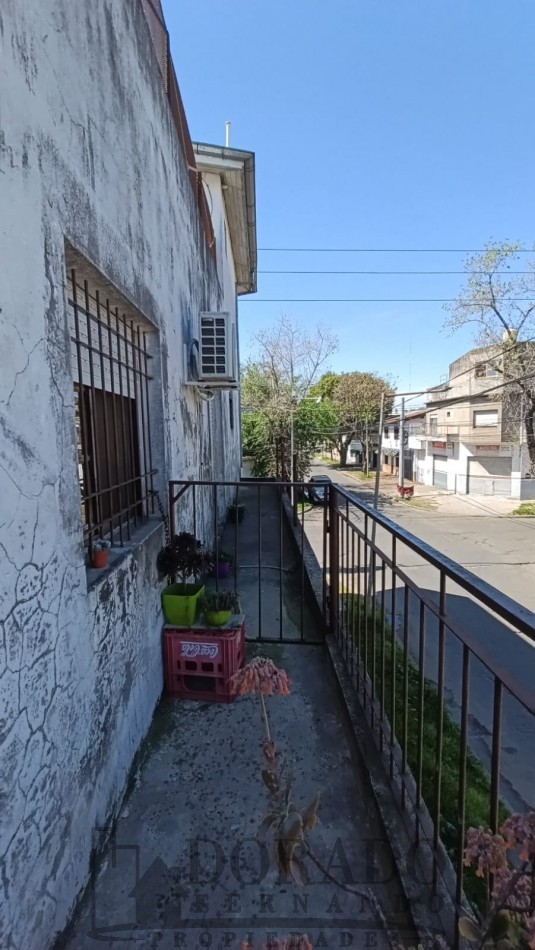 IMPORTANTE PROPIEDAD GALPON + 3 CASAS