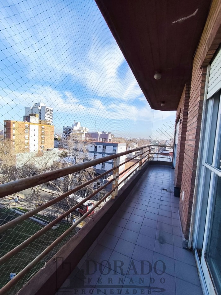 HERMOSO SEMIPISO 3 AMBIENTES FRENTE A PLAZA SAN MARTIN